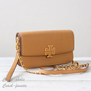 NWT Tory Burch Britten Chain Wallet with Wristlet Leather Crossbody in Tiramisu